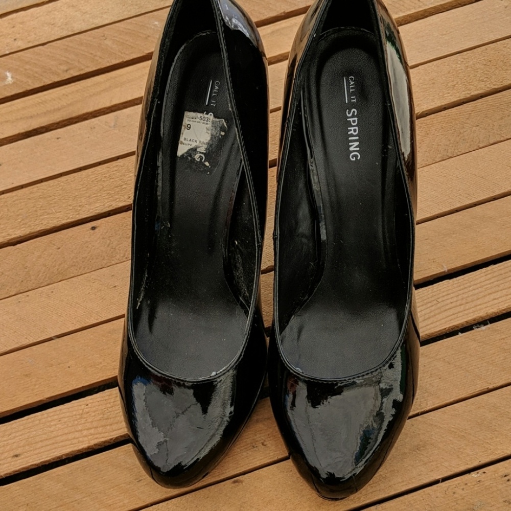 Patent basic black pump
